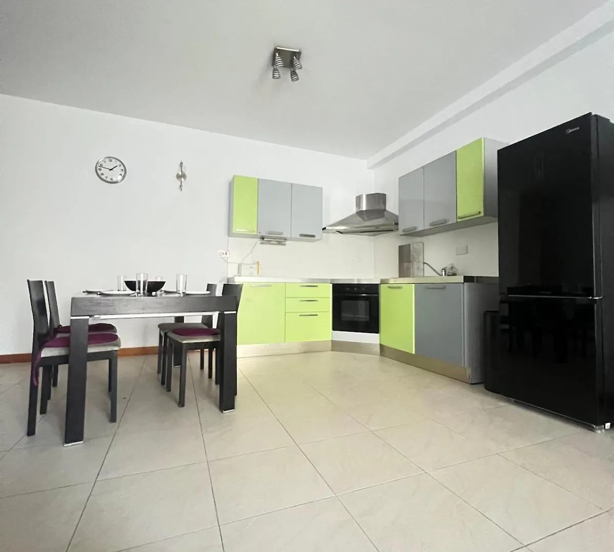 Central Flat In St Julians سانت جوليان مالطا