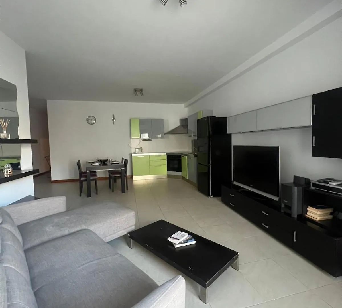 Central Flat In St Julians سانت جوليان شقة